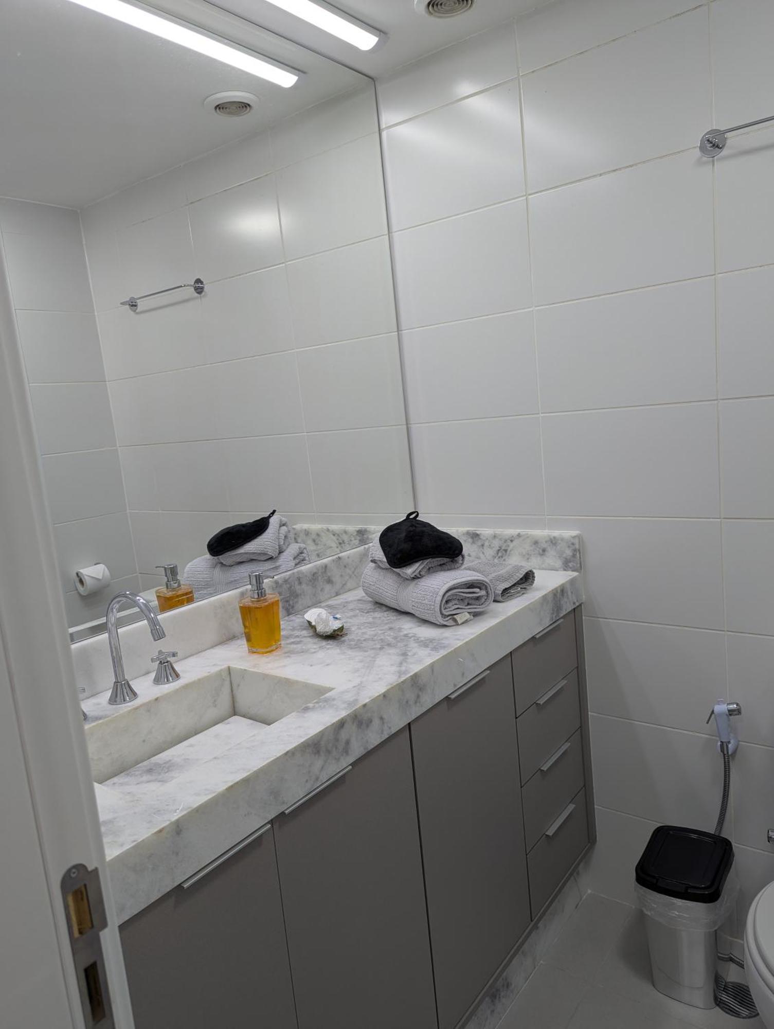 Karina Passos Ferreira De Souza E Bruno Peres Ferreira De Souza Apartamento *